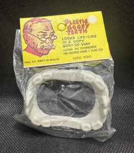 Vintage 1970s NOS Plastic Goofy Teeth Novelty Toy Hong Kong Halloween Costume - Picture 1 of 2