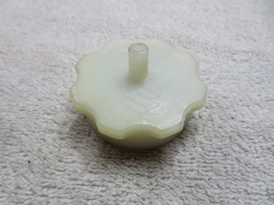 Крышка топливного бака Suzuki NOS TM75/100/125/250/400 RM80/100/125/370 1973-1978 44200-28300 - Изображение 1 из 4