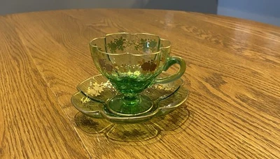 РЕДКИЙ СТАРИННЫЙ ПОДЛИННЫЙ ЗОЛОТОЙ ПОЗОЛОЧЕННЫЙ И ЗЕЛЕНЫЙ СТЕКЛЯННЫЙ БОГЕМНЫЙ МОЗЕР ЧАШКА И БЛЮДЦЕ - Изображение 1 из 4