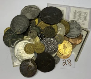 482g-MIXED TOKENS, MEDALS & COINS-UNSORTED & UNRESEARCHED COMBINE POST ONLY UK - Picture 1 of 3