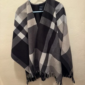 Rachel Roy Black And Gray Ruana Poncho Shawl Fringed Fleece Heavy One Size - Picture 1 of 6