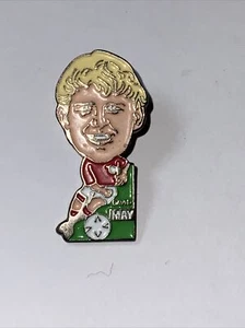 MANCHESTER UNITED MAN UTD DAVID MAY PIN BADGE - Picture 1 of 3