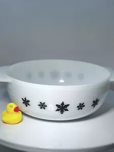 Vintage Crown Pyrex Gaiety Snowflake Bowl White & Black 7" - Picture 1 of 5