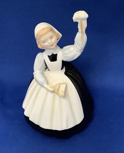 Royal Doulton Mothers Help Figurine HN 2151 - Picture 1 of 5