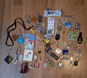 Huge Lot Mixed Vintage To Modern Keychains - Picture 1 of 10