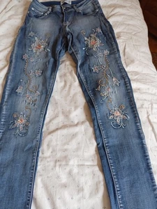 Markenjeans Mit Blumenstickerei Gr. 38 - Bild 1 von 4