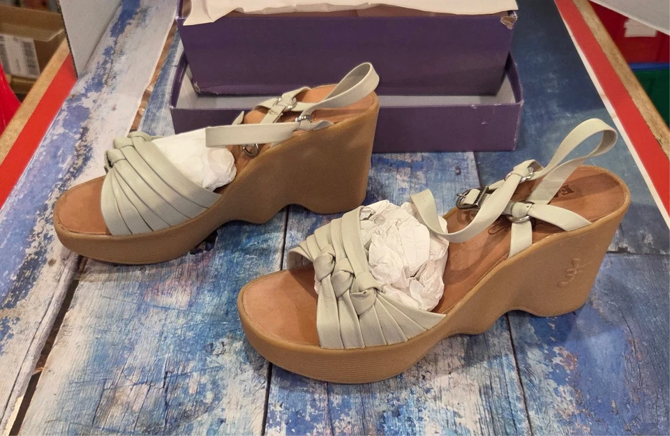 Famolare Knot So Fast Pearl Leather Wavy Wedge Sandals Size 8 - Image 1 of 4