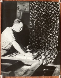 Artisan imprimant du tissu au tampon. Batik. Années 40 ? - Picture 1 of 1