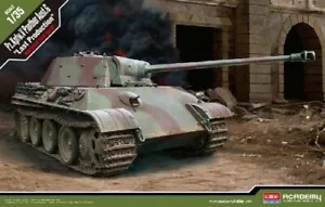 Academia 1/35 Alemana PzKpfw.V Pantera ""Última Producción"" #13523 Retráctil/Envío Gratuito - Imagen 1 de 1