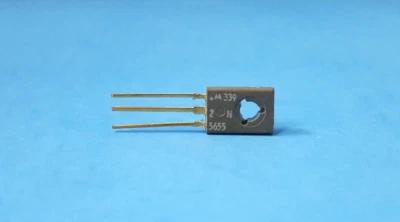 2 pc-Power Bipolar Transistor, 2N5655, Motorola, 0.5A, 250V, 3-pin, NPN, Silicon - Image 1 of 2