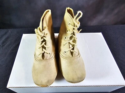 Botas de bebê antigas de lona branca estilo vitoriano com cadarço botas infantis - Imagem 1 de 4