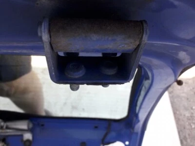 Volvo V40 2002 Rear hood Hinges left USED, Genuine #1123635-97 Foto 1 de 4