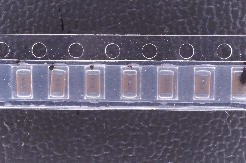 Lote de 2 Condensadores Cerámicos CDR32BX393AKWP AVX 0.039uF 50V 10% 1206 X7R BX SMT Foto 1 de 1