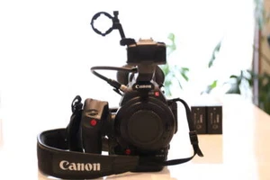Canon EOS C100 Mark II Cinema Camera Dual Pixel w/ Lens Battery Charger SD Card - Picture 1 of 11