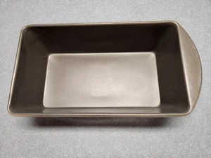 Vintage Mirro Non-Stick Aluminum Bread/Meatloaf Pan 9-1/4" x 5-1/4" x 2-3/4" - Picture 1 of 7