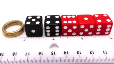 2003 Risk The Lord of the Rings Trilogy Board Game Gold Ring & Dice Parts Only - Image 1 of 3