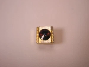 Pink Rivoli Glass Rhinestone & Gold Tone Quality Vintage Tie Tack Lapel Pin q59 - Picture 1 of 8