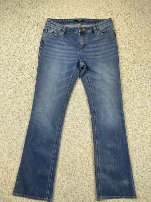 Daisy Fuentes Women's sz 8 Blue Denim Bootcut Mid Rise Regular Fit Stretch 31x32 - Image 1 of 4