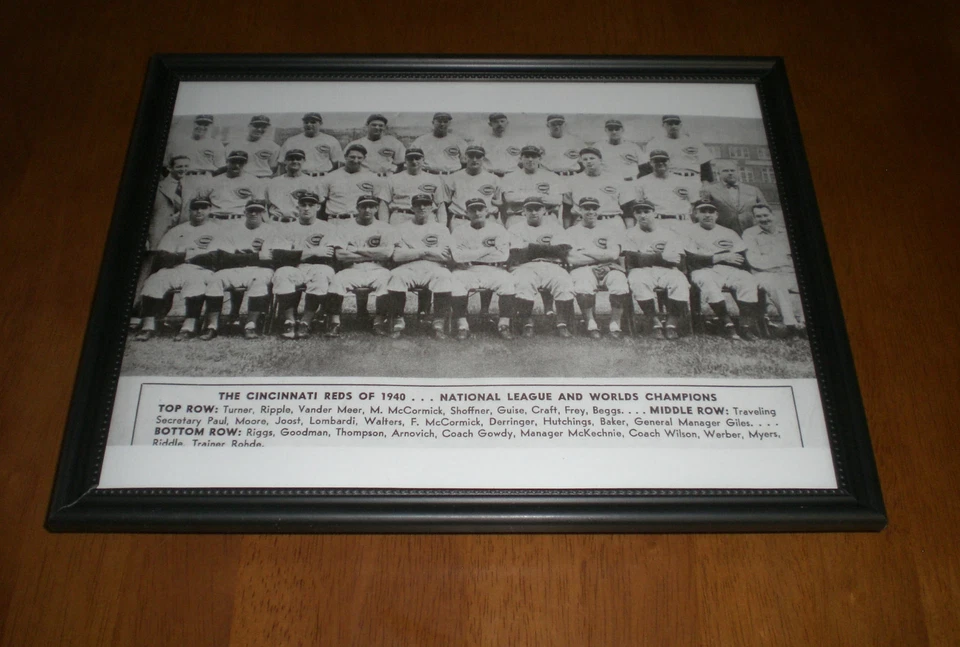 1940 CINCINNATI REDS WORLD CHAMPIONS FRAMED B&W PRINT - Image 1 of 1