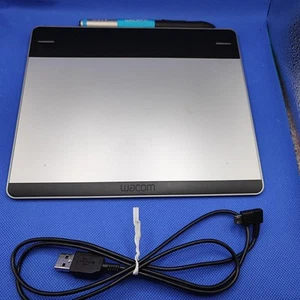 Petite tablette tactile et stylet créatif Wacom Intuos - Argent (CTH-480S) - Photo 1/4