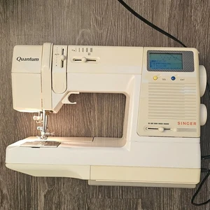 Singer Quantum 9240 Computerize Sewing Machine W/Portable Plastic Carrying Case - Picture 1 of 23