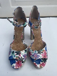 Zapatos de salón Gianni Bini plataforma con flores talla 10M punta abierta grano madera - Imagen 1 de 6