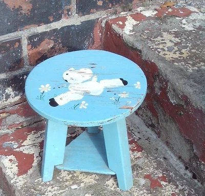 wooden three leg footstool 20 cm x 20 cm larry the lamb painted to top - Image 1 of 3
