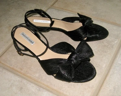 Sandalias Sacks Fifth Avenue para mujer Sammy negras 10 tacón cónico tiras suaves Foto 1 de 4