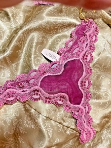 Neu mit Etikett Vintage Victoria's Secret Tanga-Höschen rosa Blumenmuster und Spitzenbesatz LARGE - Bild 1 von 1