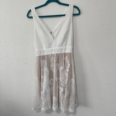 Charlotte Russe Gorgeous White Mini Dress with lace accents Womens Size Large - Image 1 of 4