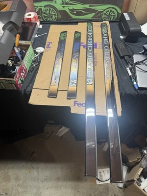 Jeep Grand Cherokee 2005-2010 juego de molduras de puerta exterior cromadas OEM Foto 1 de 4