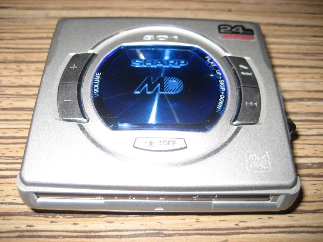 Sharp MD Minidisc Player 301 Silber. Top Gehäuse mit Lesefehler - Bild 1 von 1