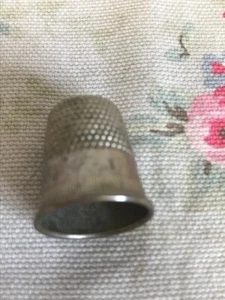 Vintage Metal  Thimble No 1 - Picture 1 of 2