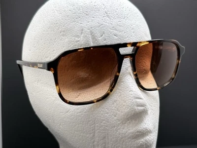 Óculos de sol Quay On the Fly tartaruga pré-amado sem estojo - Imagem 1 de 4