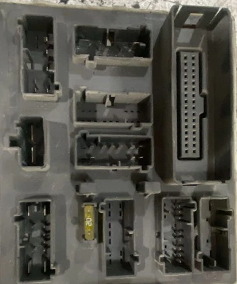 CENTRALINA PORTA FUSIBILI PER AUDI A6 Allroad diesel 2500 (00>06) - Immagine 1 di 4