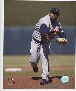 FERNANDO RODNEY DETROIT TIGERS SIGNED 8x10 PHOTO w/ COA - Picture 1 of 1