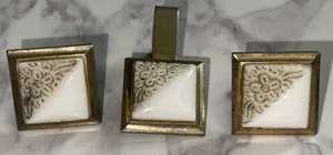 Vintage Gold Tone White Glass Flower Cufflinks & Tie Bar Set Z-57 - Picture 1 of 11