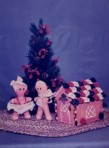 Patrón de costura TRADICIONES PAN DE JENGIBRE con gente y casa de pan de jengibre - Navidad - Imagen 1 de 5