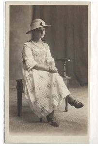 Antique B&W RPPC Postcard Pretty Woman in Period Fashion #1877 - Picture 1 of 2