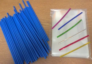 50 x 190 mm 7,5" BLAU KUNSTSTOFF LUTSCHER STICKS CAKE POP KIT TÜTEN TWISTTIES - Bild 1 von 8