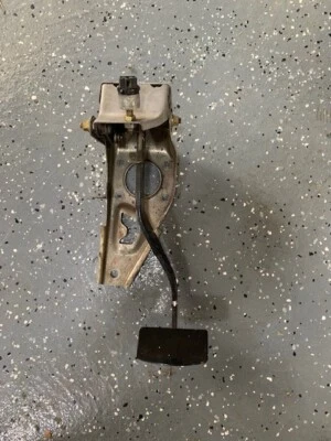 91-99 MITSUBISHI 3000GT DODGE STEALTH OEM A/T CONJUNTO DE PEDAL DE FRENO AUTOMÁTICO Foto 1 de 2