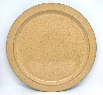 Juego de TRES Platos de CENA Cromáticos Mikasa TRIGO Mostaza Naranja y Verde 11" Foto 1 de 4