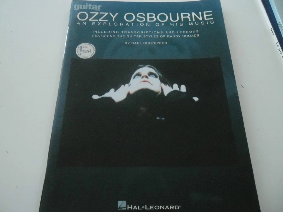 OZZY OSBOURNE "AN EXPLORATION OF HIS MUSIC" LIBRO CON TABLATURE HAL LEONARD - Immagine 1 di 1
