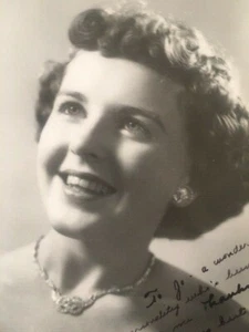 DORIS CARTRIGHT - Autographed  B/W PHOTO, (singer/entertainer)  - Picture 1 of 2