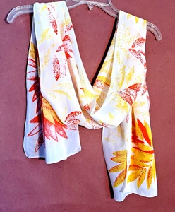 Vintage Blumen Blatt langer Schal oder Stoff weiß gelb orange mit Defekt kleine Käfer Bisse - Bild 1 von 6