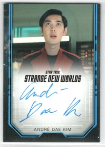 STAR TREK STRANGE NEW WORLDS S2 Andre Dae Kim as Chief Kyle BORDERED AUTOGRAPH L - Picture 1 of 2