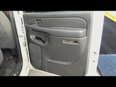 Used Rear Right Door Interior Trim Panel fits: 2006 Chevrolet Silverado 1500 pic Foto 1 de 4