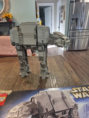 4483 Lego Star Wars At-at. Usado en buen estado. Viene con caja e instrucciones Foto 1 de 4