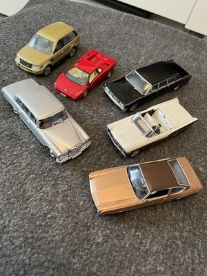 Universal Hobbies 1:43 scale Diecast Vehicle lot bundle James Bond Rare - Image 1 of 4
