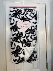 Betsey Johnson Luxe Fur Bow Theme ULTRA Soft Plush Throw Blanket. 50" x 60" - Picture 1 of 7